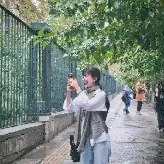 نیمه آبی ماه؛🧣