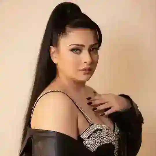 Soha Khan Official
