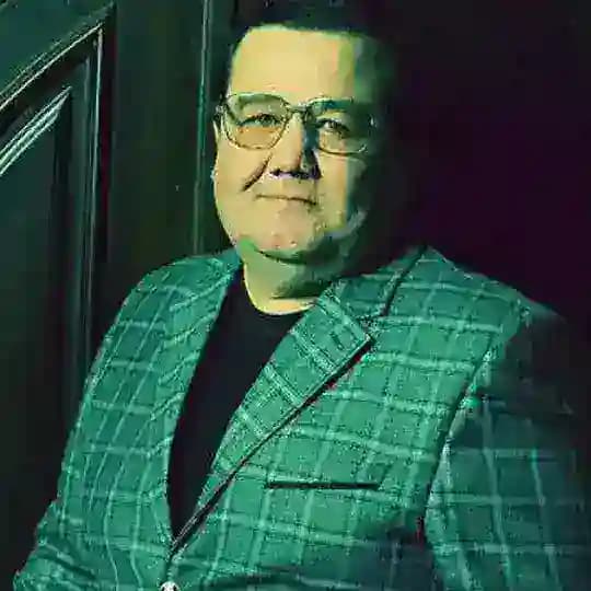 ТОХИР МАХКАМОВ