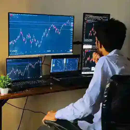 Trader Lakshya