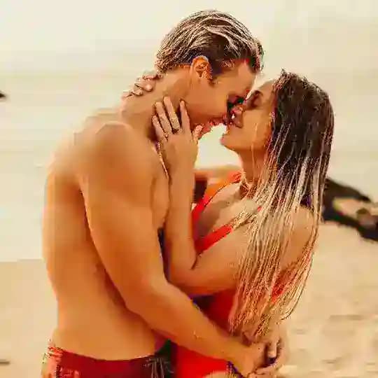 گیف کانال سکسیولوژی عاشقانه استیکر