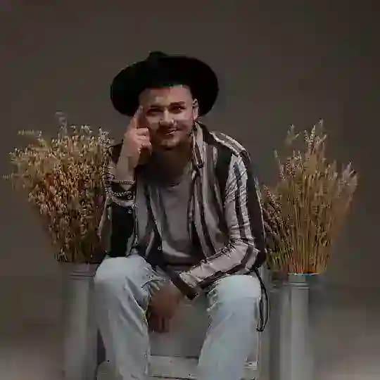 Флорист Акбер Сулейманов