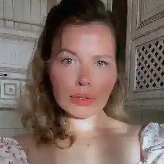 Анна Женственность