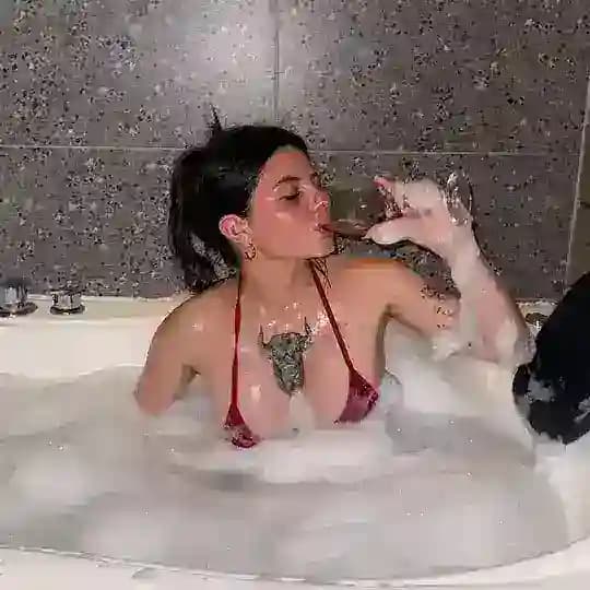 ARI EMMA FREE 💋