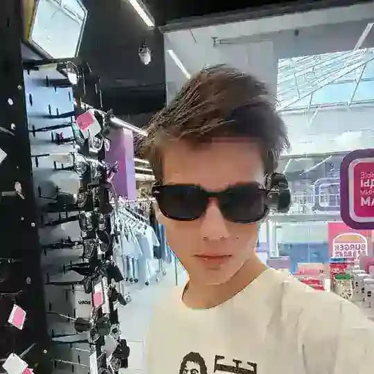 Артем Looksmax
