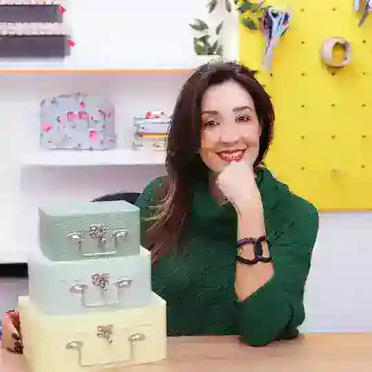 Canal Livia Viti | Cartonagem