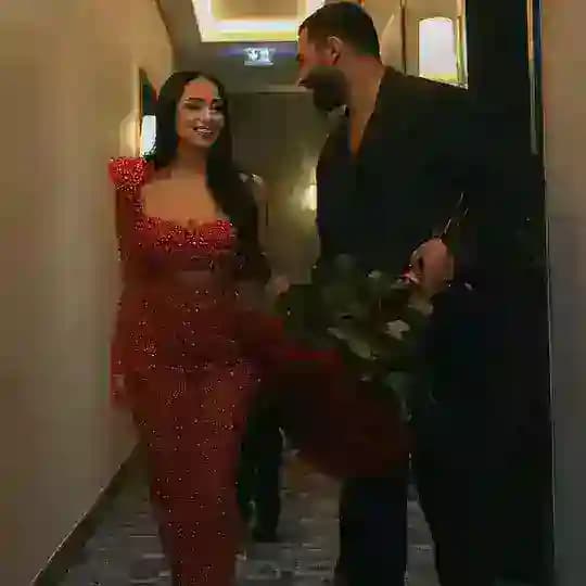 𝐁𝐞 𝐇𝐚𝐥𝐟𝐰𝐚𝐲🍷 Profile