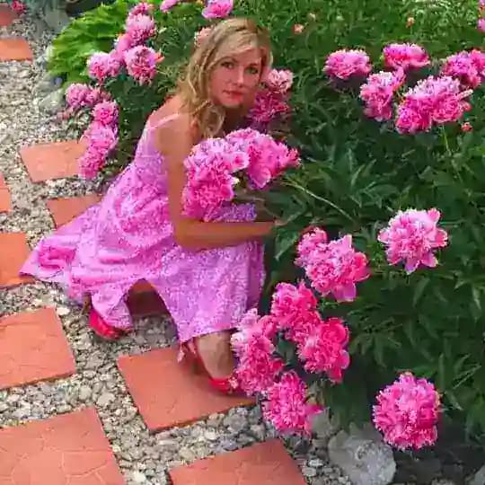 blondinka_v_ogorode
