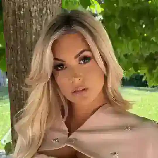 Carla moreausz M.Y.M
