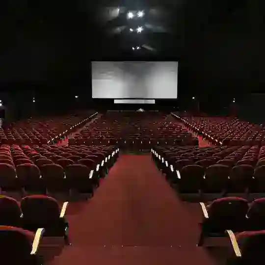 𝐂𝐈𝐍𝐄𝐌𝐀 𝐋𝐔𝐌𝐈𝐄𝐑 🎥