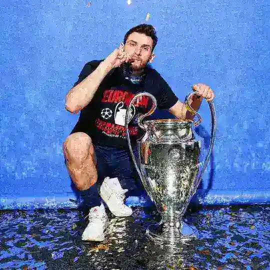 Футбол әлемі Profile