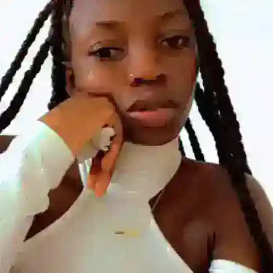 Cynthia fiangan officielle Profile