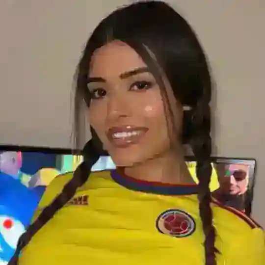 DANIELLA SALVI OFF