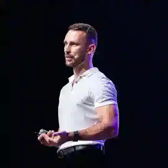 Денис Амирханян
