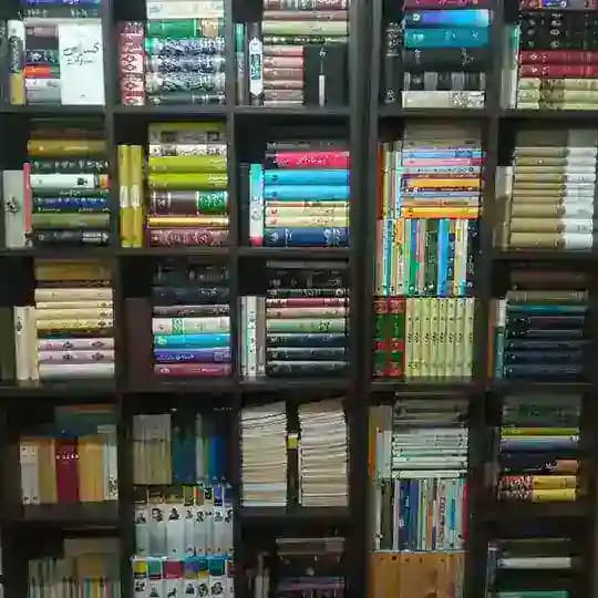 کتابخانهٔ ادب و فرهنگ