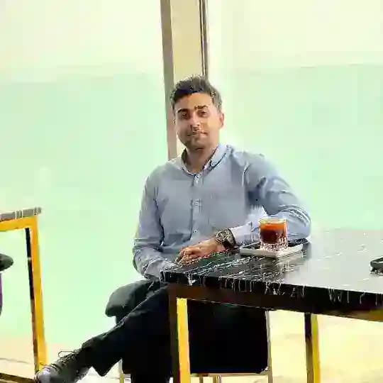 علی روحانی | پزشک، مدیر و مشاور