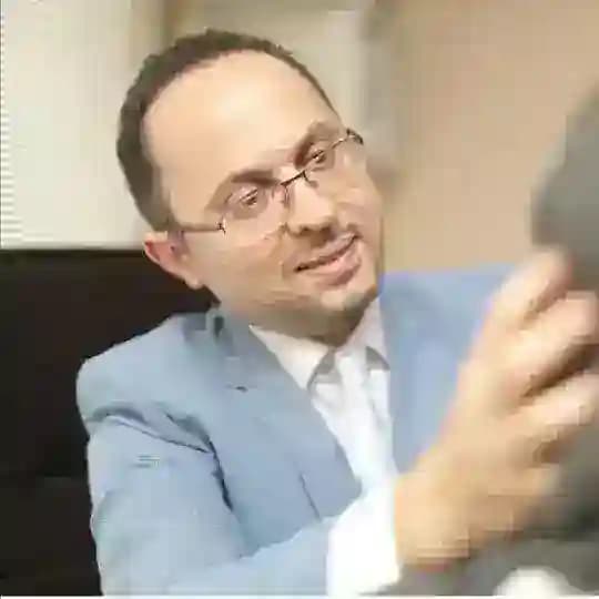 دکتر امیررضا معتبر