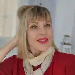 Elena France - Французский подход к телу и еде Profile