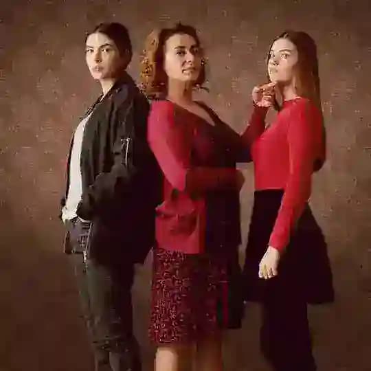 Señora Fazilet Y Sus Hijas