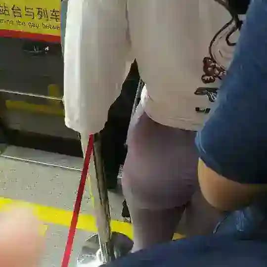 涂鸦街射公交地铁顶臀街拍抄底