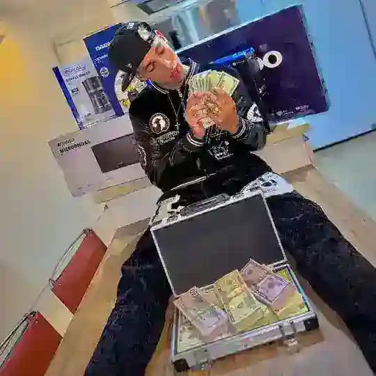 Robot MILLONARIO - BAEZ🥇 Profile