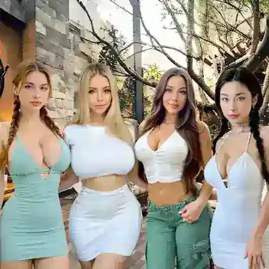 Girls Club π±