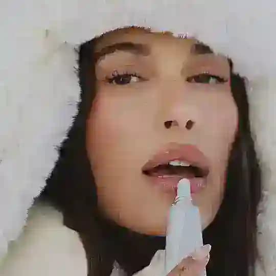 HAILEY RHODE BIEBER