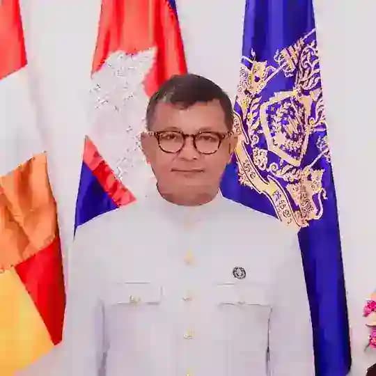 បណ្ឌិតសភាចារ្យ ហង់ជួន ណារ៉ុន ឆាណែល