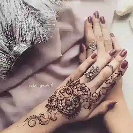 henna painting
