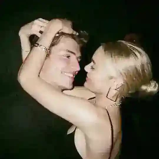 🖤⋆𝑭𝒐𝒙𝒚𝑻𝒖𝒏𝒆𝒔