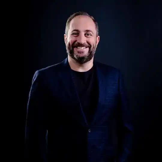 Clube do Esboço | Julio Vertullo Profile