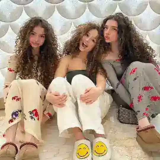kalogeras sisters ⋆