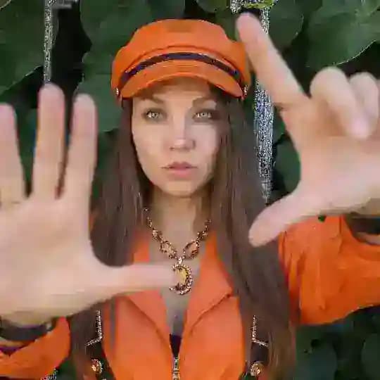 Кэтрин Мо | Видео с AI