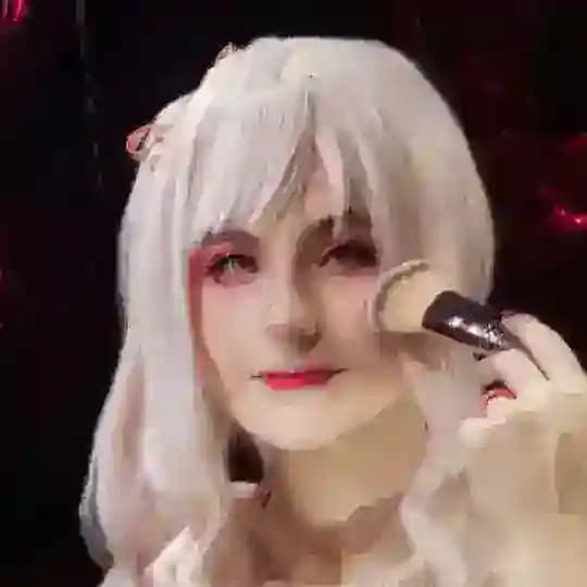 Кеша косплеит