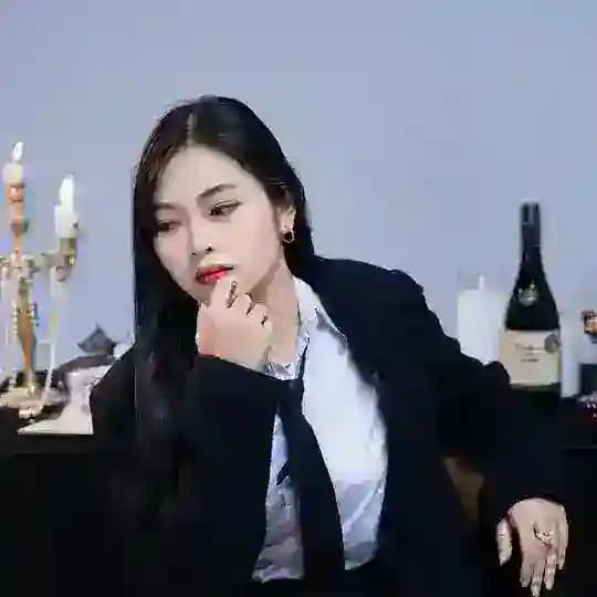 မယ်ခိုင် ရဲ့(Super Tip 👑)