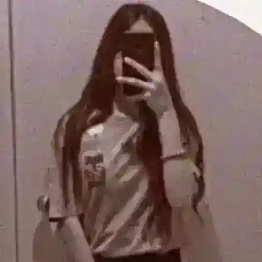 Khushi Sharma 🤡🥰