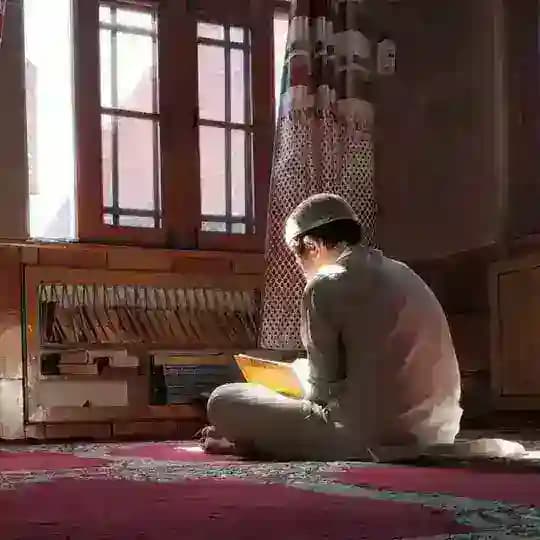 ‏لَّا مَلْجَأَ مِنَ اللَّهِ إِلَّا إِلَيْهِ