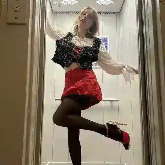 Legs_in_mini