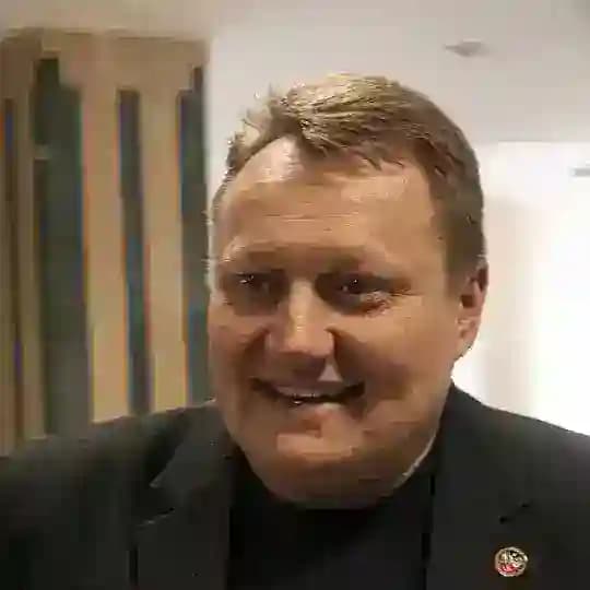 Левченко В.В.- руководитель Управы Киевского внутригородского района