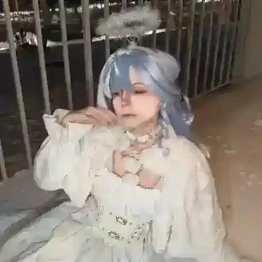 голодная Л*кси.