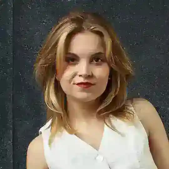 Лиза фигачит в диджитал