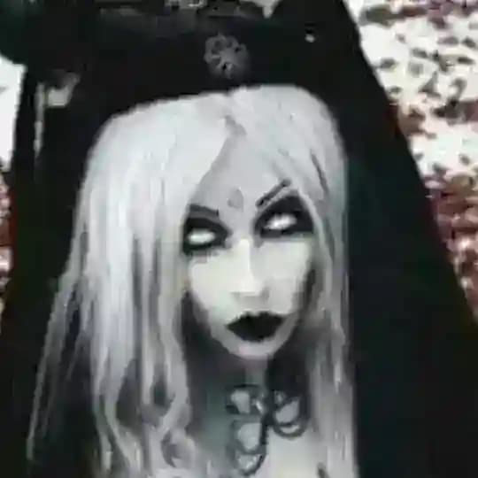༒Godess Linda👠 ༒ 🩸