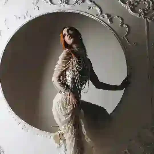 Luna Halva