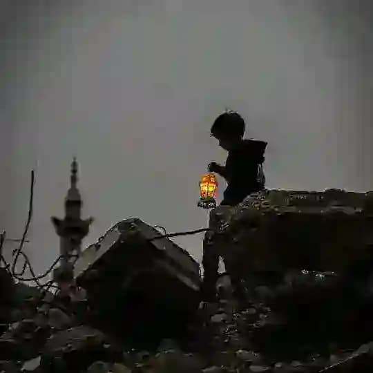 السَّائِحون