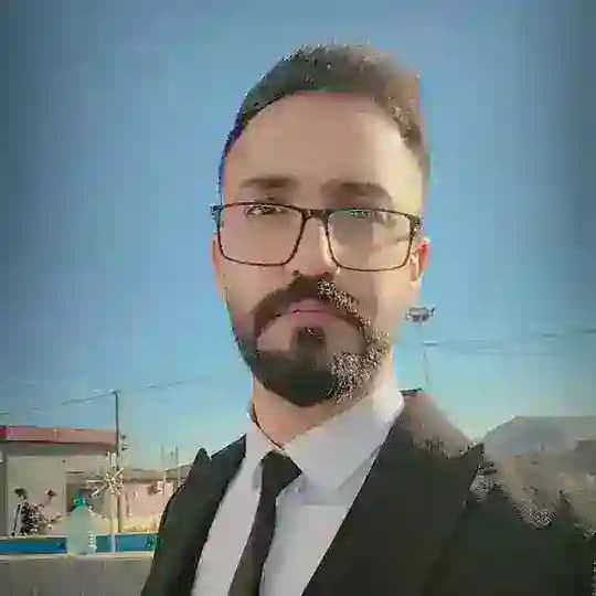 الاستاذ محمد زهير مدرس مادة الكيمياء. ️️🇮🇶