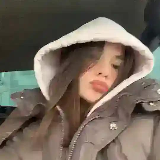 +7 929 703 4933
