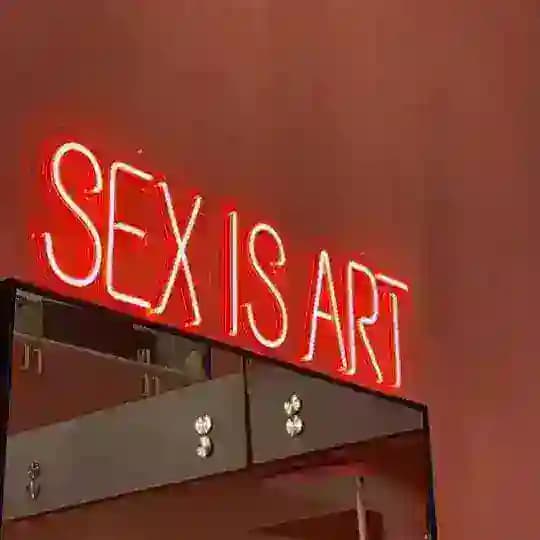 <3