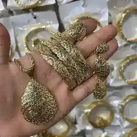 الجملة الولى للمجوهرات
