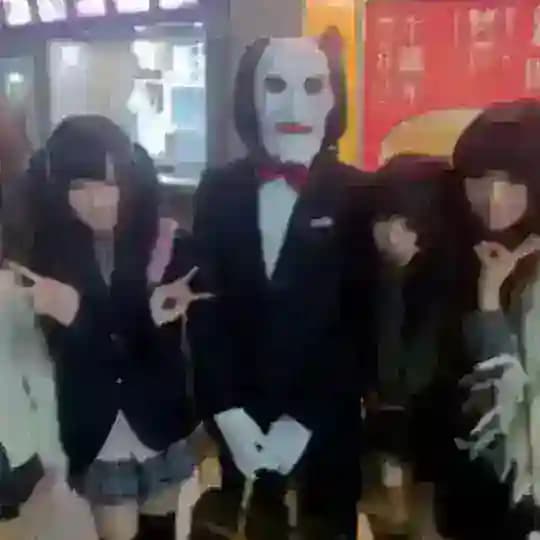 @p33la