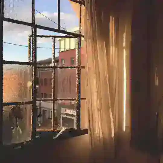 𝐵𝑟𝑜𝑘𝑒𝑛 𝑝𝑖𝑒𝑐𝑒 𝑜𝑓 𝑎𝑟𝑡